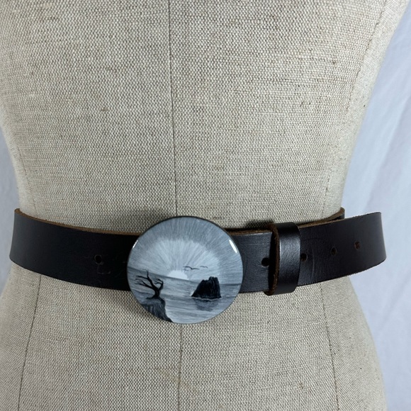 Genuine vintage round enamel belt buckle with tree ocean view leather belt  42 - Picture 5 of 12